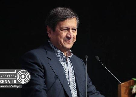 همتی: بانک مرکزی در قضیه کنترل نرخ ارز و دلار خوب عمل کرد