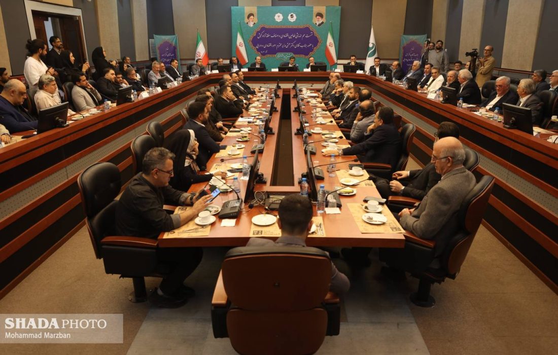 نشست مدیران و فعالان اقتصادی منطقه آزاد کیش با وزیر اقتصاد ۱۴۰۳/۰۹/۰۱