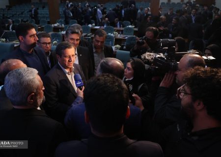 افزایش نرخ ارز ارتباطی به دولت ندارد/كالاهای اساسی افزایش قیمت نخواهند داشت