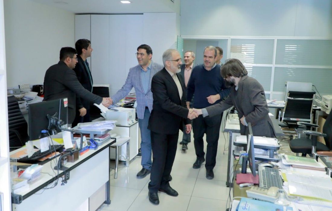 تلفیق تجربه و تخصص در مسیر تحقق اهداف/رشد و بالندگی با تکیه بر خلاقیت در عرصه و عمل