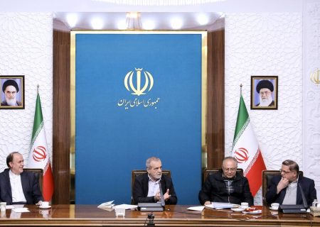 استیضاح وزیر اقتصاد به بی‌ثباتی بازار دامن زد/ تغییر افراد مشکلی را حل نمی‌کند