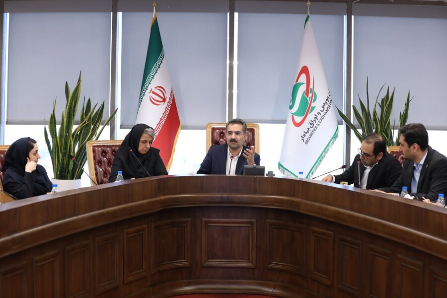 نشست بررسی راهکارهای نظارت یکپارچه میان واحدهای نظارتی بازار سرمایه برگزار شد/ انجام اقدامات مؤثرتر برای بهبود عملکرد نهادهای نظارتی بازار سرمایه/ هم‌اندیشی با مدیران و فعالان بازار سرمایه برای تعیین کارگروه‌های تخصصی در حوزه نظارت