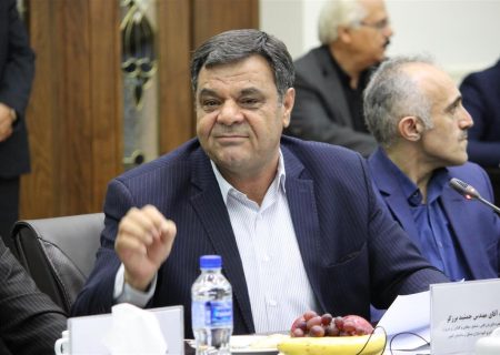 عرضه ارز پتروشیمی‌ها کلید ثبات بازار/ دخالت موثر بانک مرکزی ادامه یابد